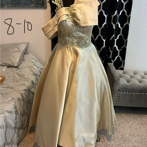 Elegant Gold Formal Gown with Embellished Bodice
